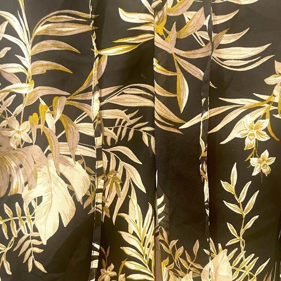 NEW…41 HAWTHORN Amanda Sleeveless Split Neck Ruffle Detail Blouse - Picture 5 of 5